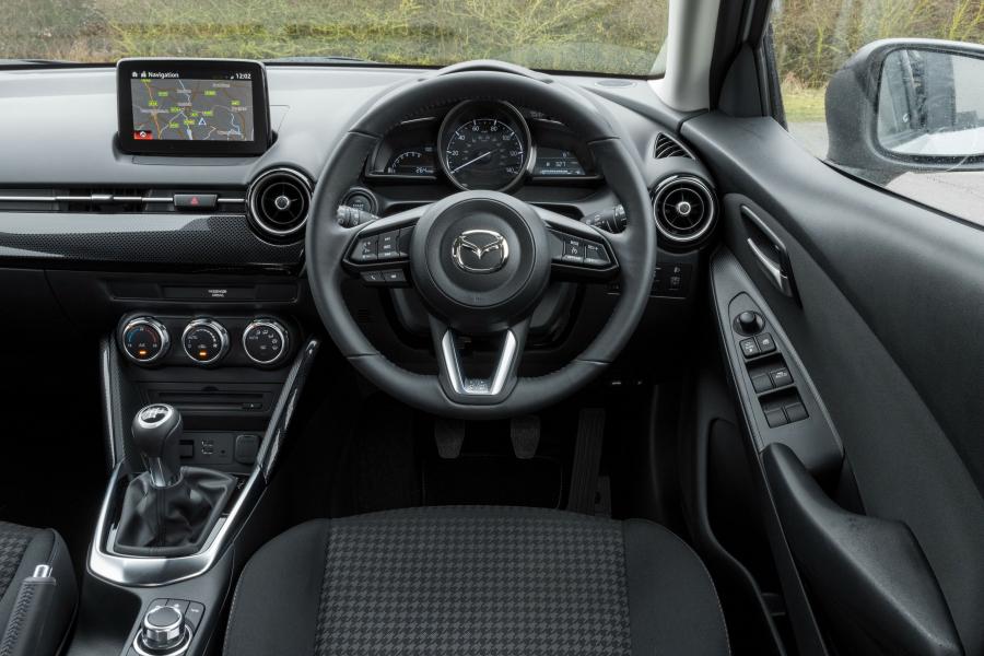 Торпедо Mazda2 Sport Black (DJ) 2018 года  (UK) (фото 8 из 16)